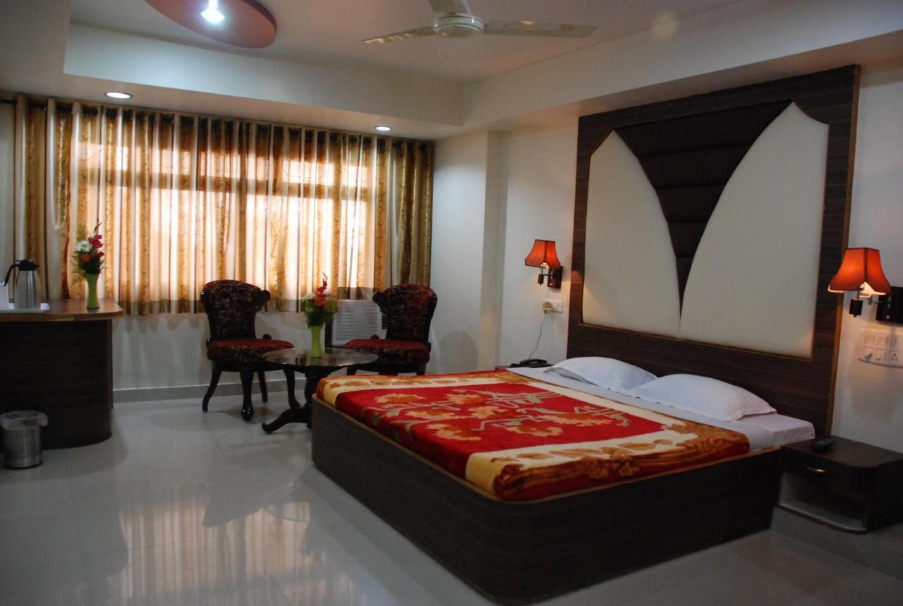 Hotel Grand Arjun Rāipur Exterior foto