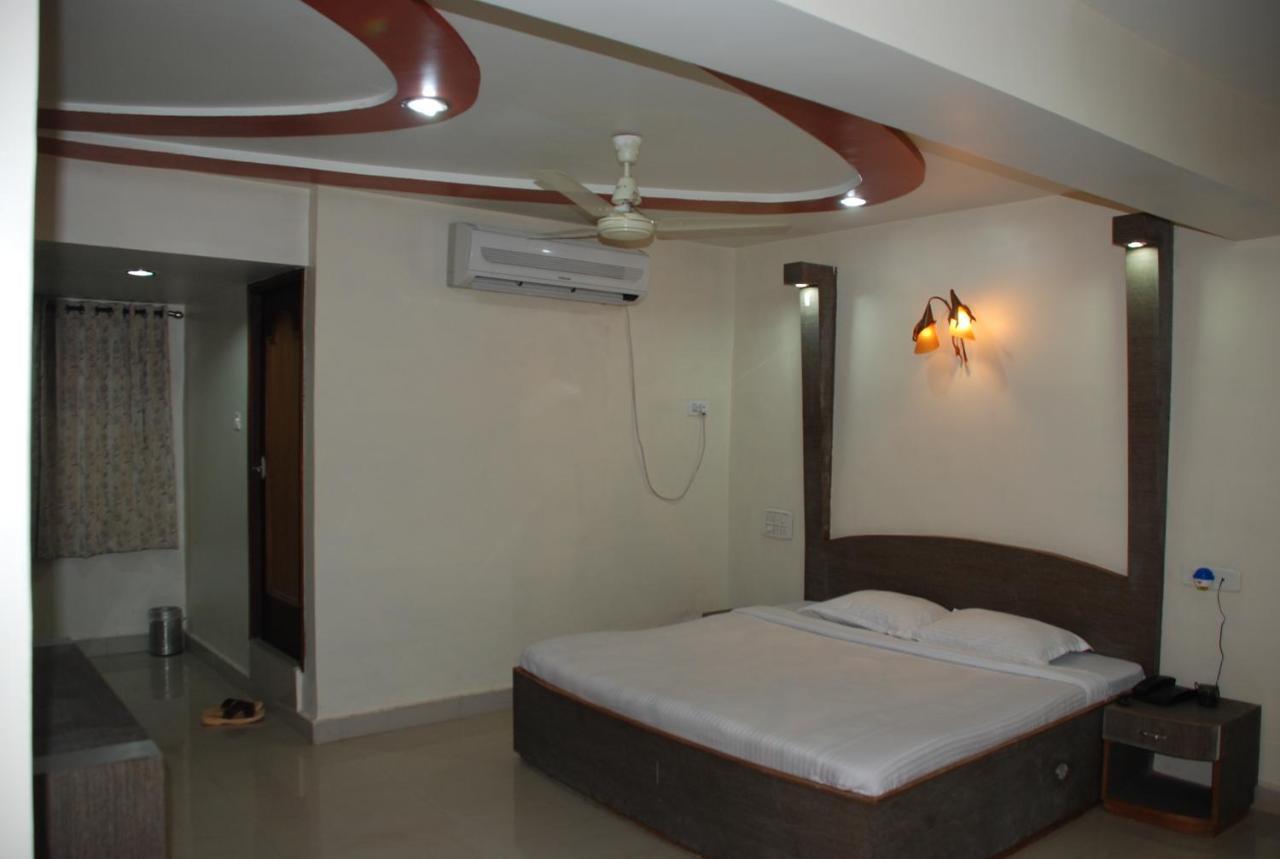Hotel Grand Arjun Rāipur Exterior foto