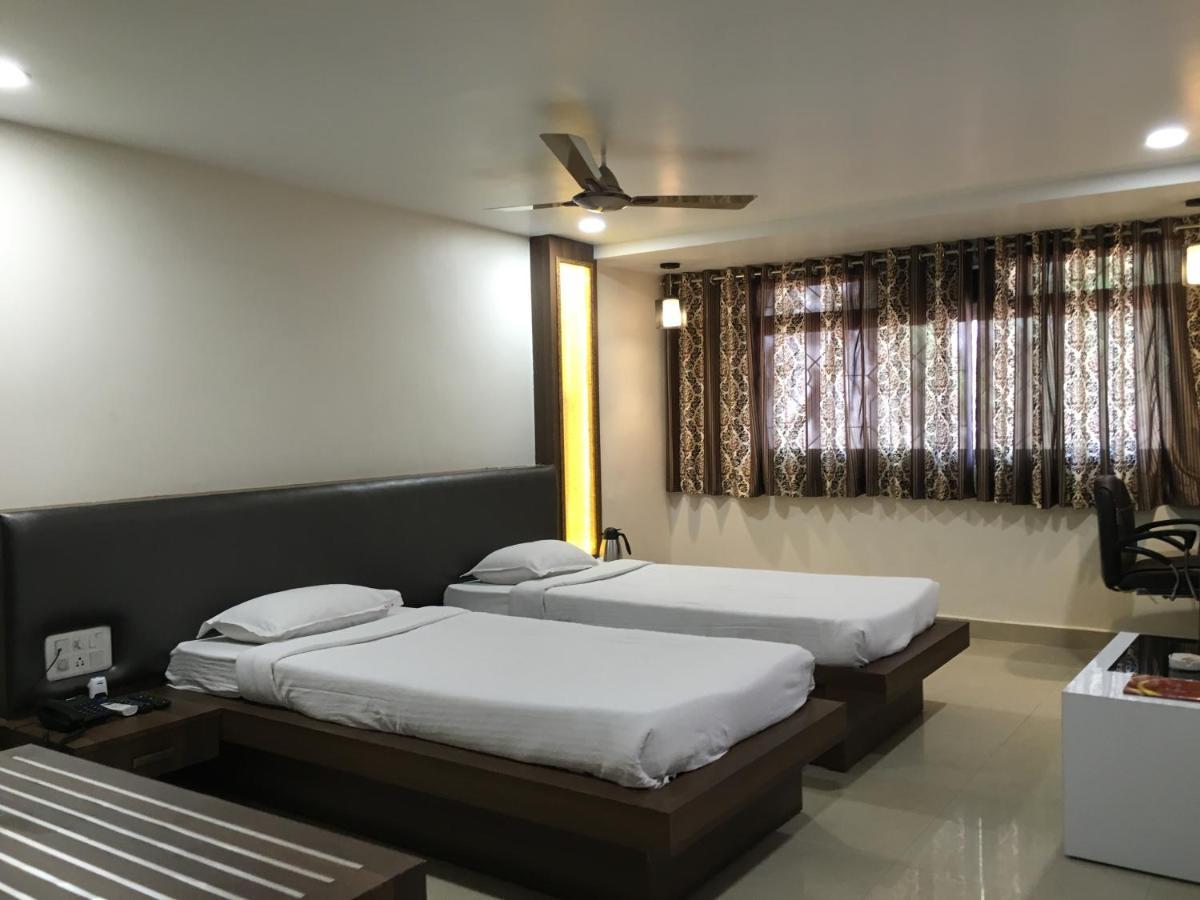 Hotel Grand Arjun Rāipur Exterior foto