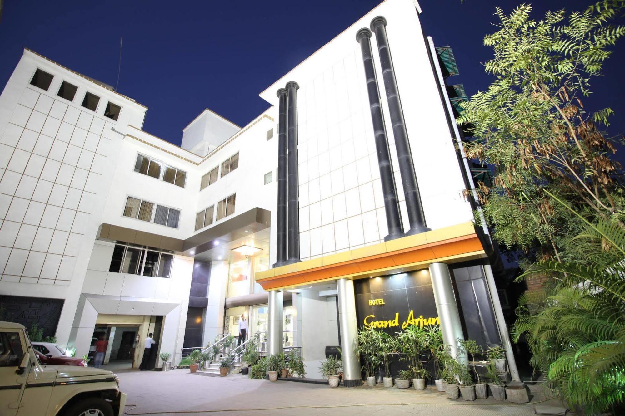 Hotel Grand Arjun Rāipur Exterior foto